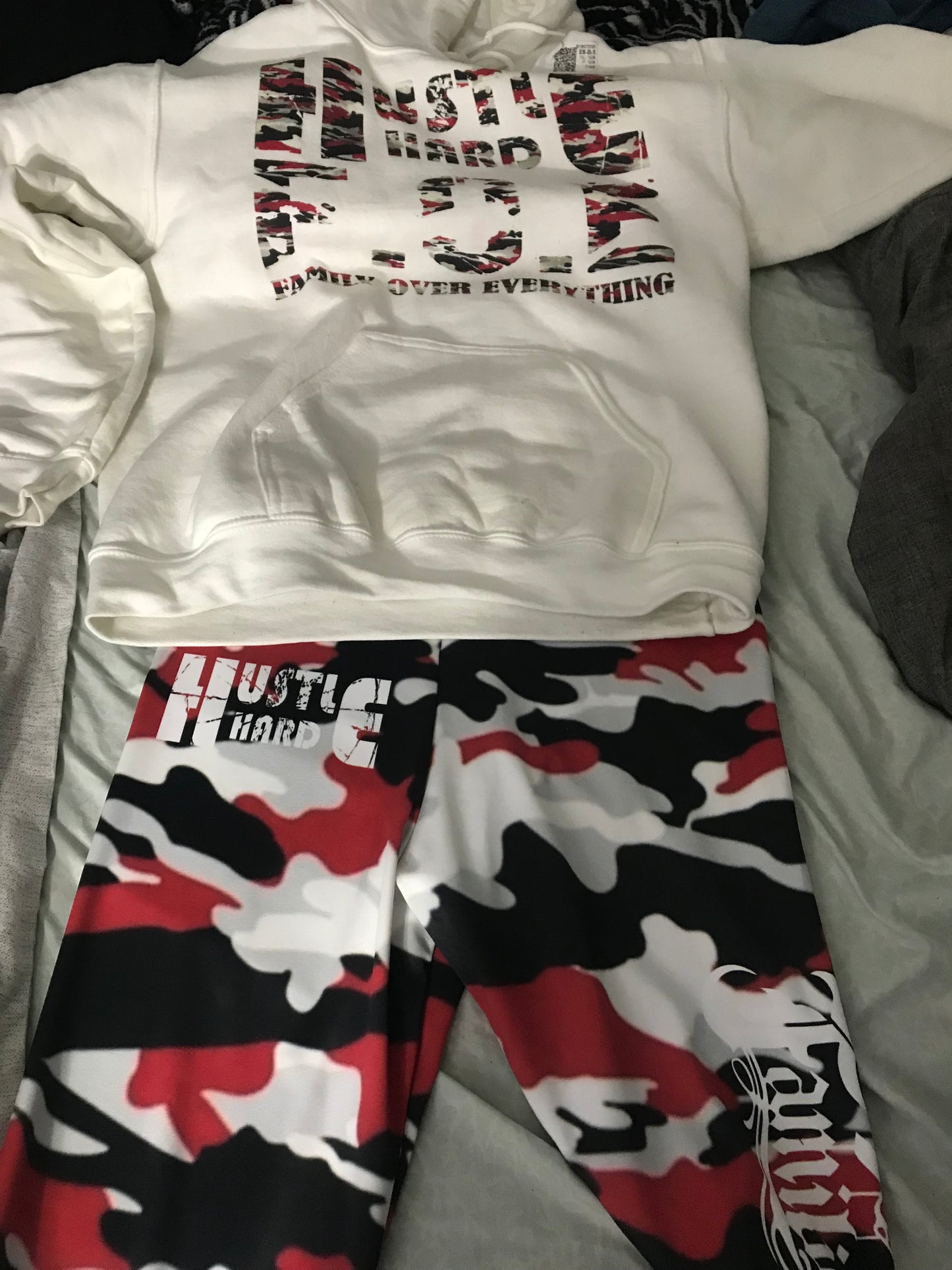 Hustle Hard Foe La Familia: Camo W